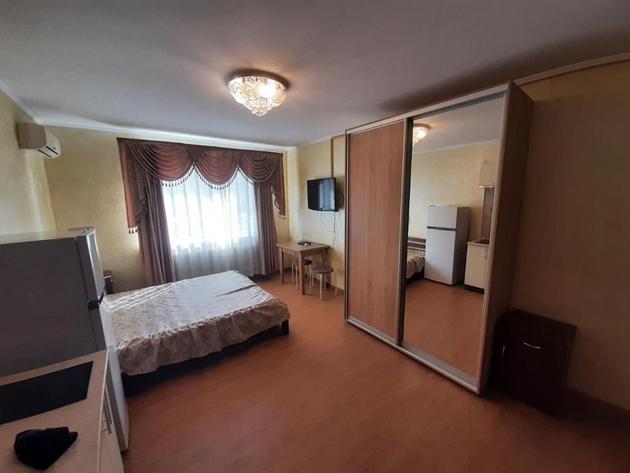 Guest House Montreal โอเดสซา ภายนอก รูปภาพ