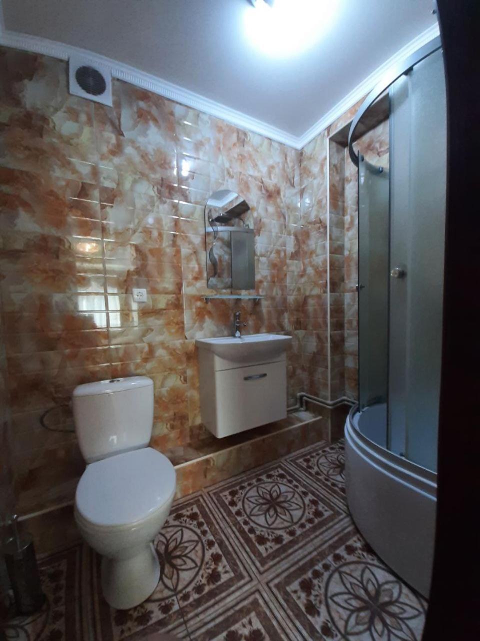 Guest House Montreal โอเดสซา ภายนอก รูปภาพ