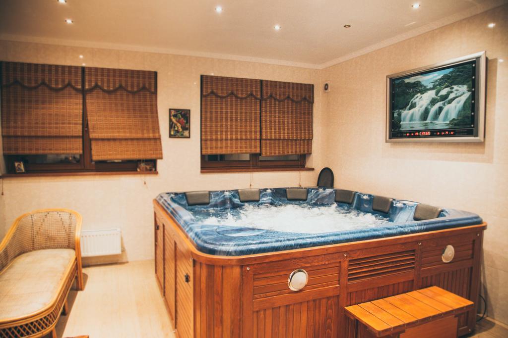 Guest House Montreal โอเดสซา ภายนอก รูปภาพ