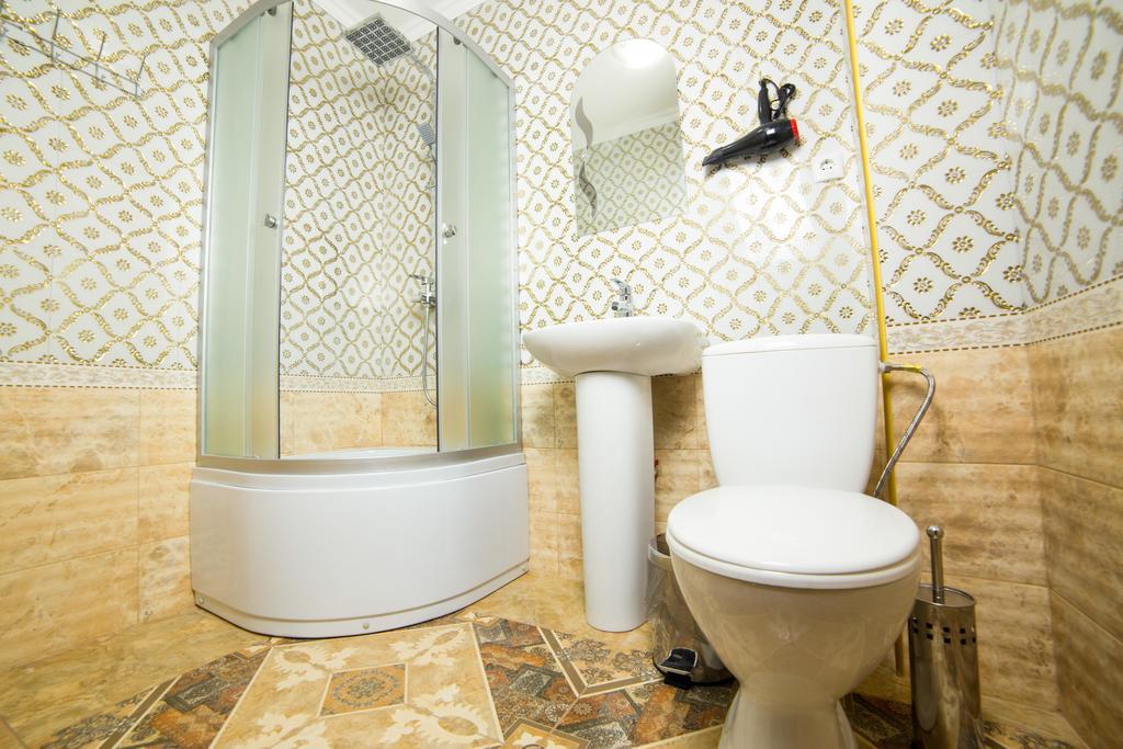 Guest House Montreal โอเดสซา ภายนอก รูปภาพ