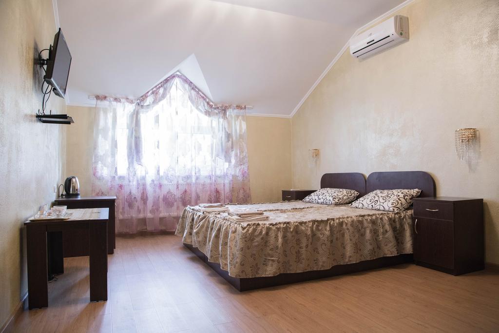 Guest House Montreal โอเดสซา ภายนอก รูปภาพ