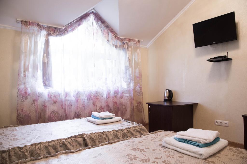 Guest House Montreal โอเดสซา ภายนอก รูปภาพ