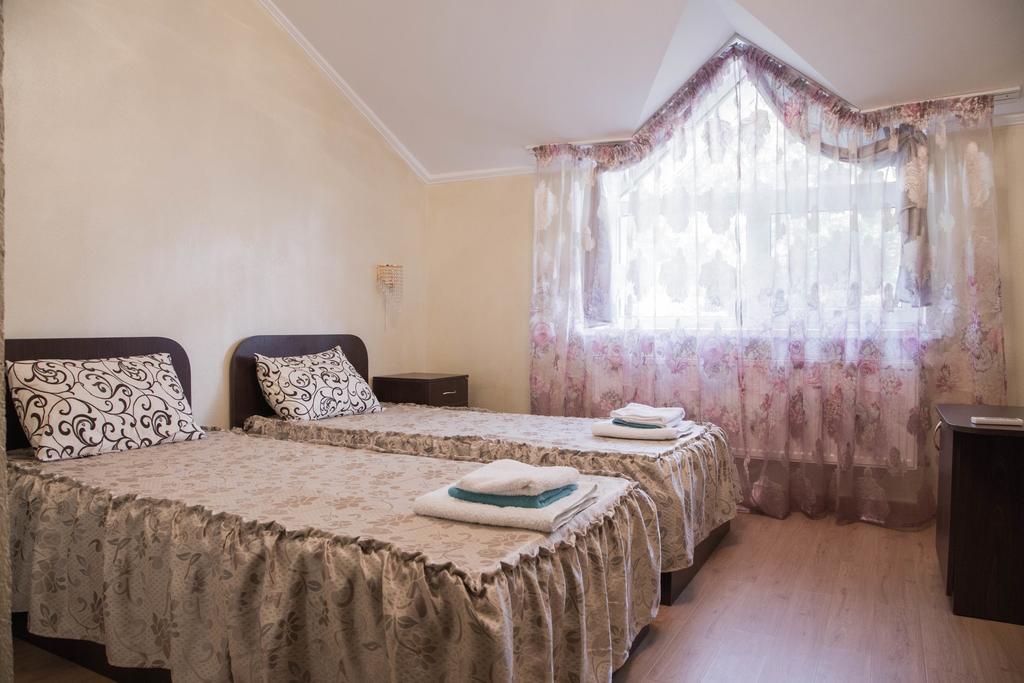 Guest House Montreal โอเดสซา ภายนอก รูปภาพ