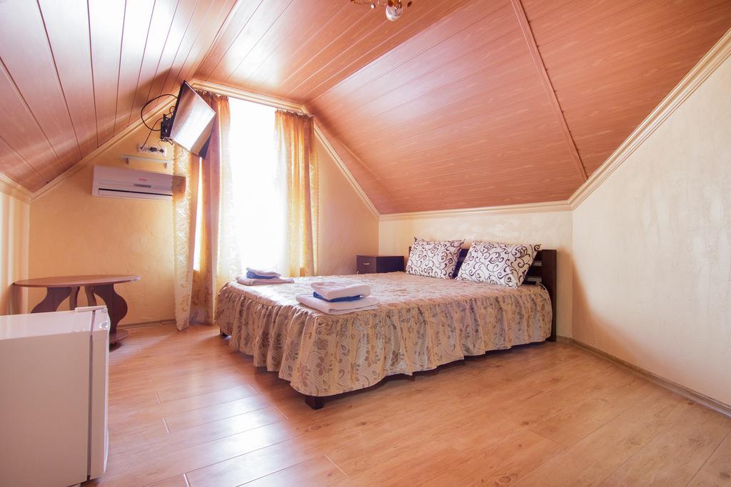 Guest House Montreal โอเดสซา ภายนอก รูปภาพ
